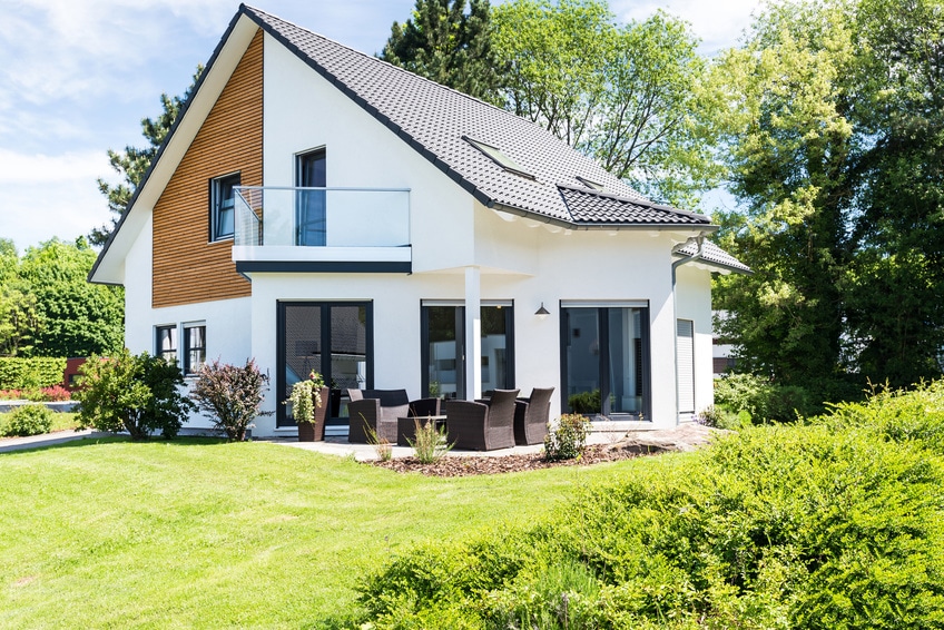 modernes Einfamilienhaus mit Garten